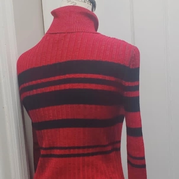 Ribbed Striped Knit Turtleneck Sweater 🌴 - Picture 6 of 9